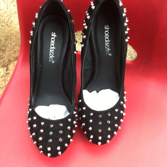 Black heels with spikes 51/2 in platform 1 in - Picture 2 of 5